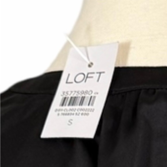 NWT LOFT  Black Sleeveless Top, elastic banded bottom shirt, small - Picture 2 of 4